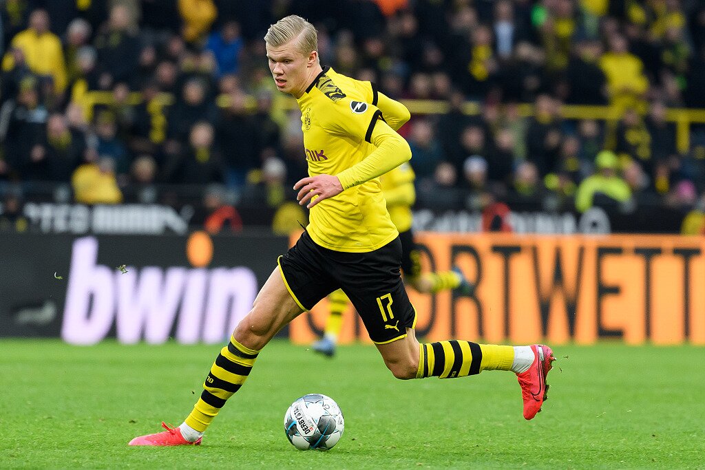 [图]主场大胜河南队 上海海港领跑联赛积分榜