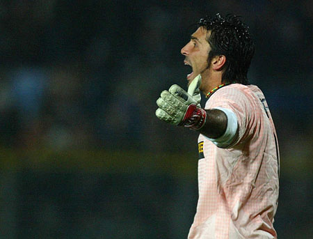 [国内足球]塞尔吉尼奥倒三角传中 古加跟进打门得手