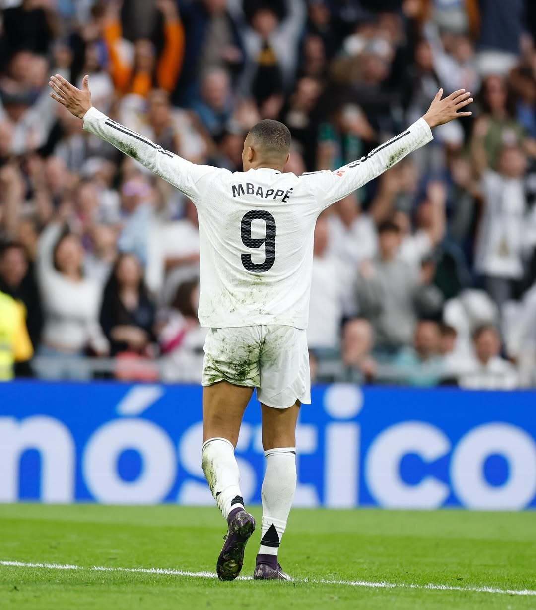 差点绝杀！字母哥抢断詹姆斯雄鹿客场胜湖人，詹姆斯26分9篮板10助攻